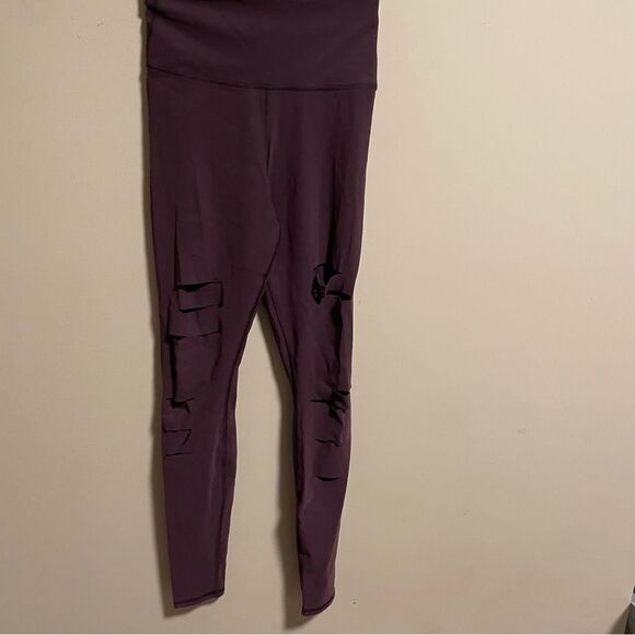 Alo Yoga High Waisted Ripped Warrior Legging Plum- Size Small - Picture 3 of 8